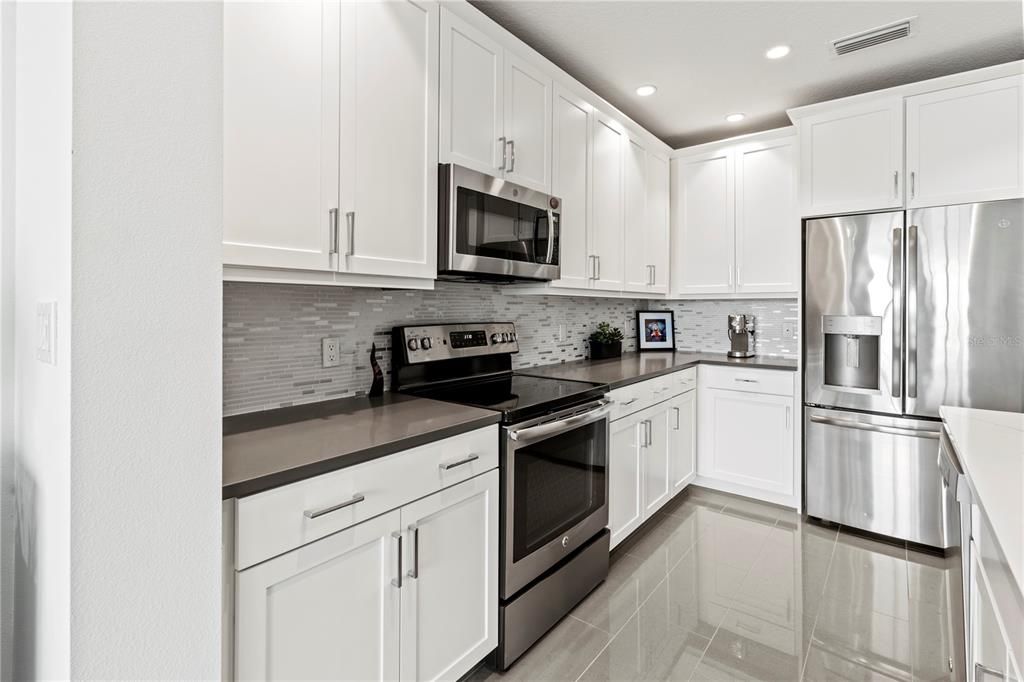 For Rent: $4,750 (2 beds, 2 baths, 1400 Square Feet)