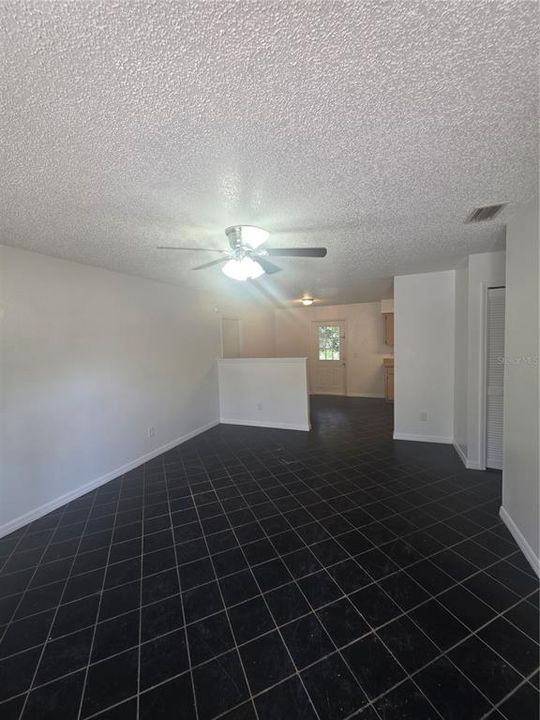 出租: $1,350 (3 贝兹, 1 浴室, 1008 平方英尺)