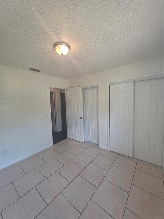 出租: $1,350 (3 贝兹, 1 浴室, 1008 平方英尺)