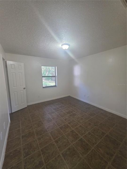 出租: $1,350 (3 贝兹, 1 浴室, 1008 平方英尺)