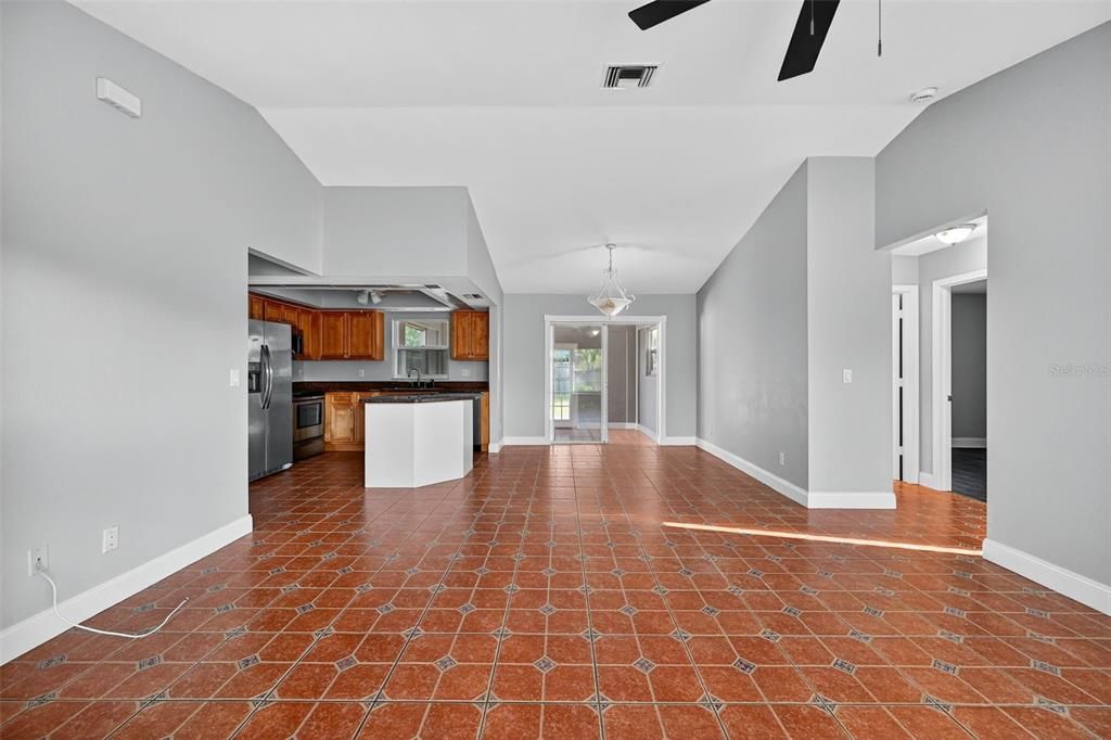 Active With Contract: $267,500 (3 beds, 2 baths, 1207 Square Feet)