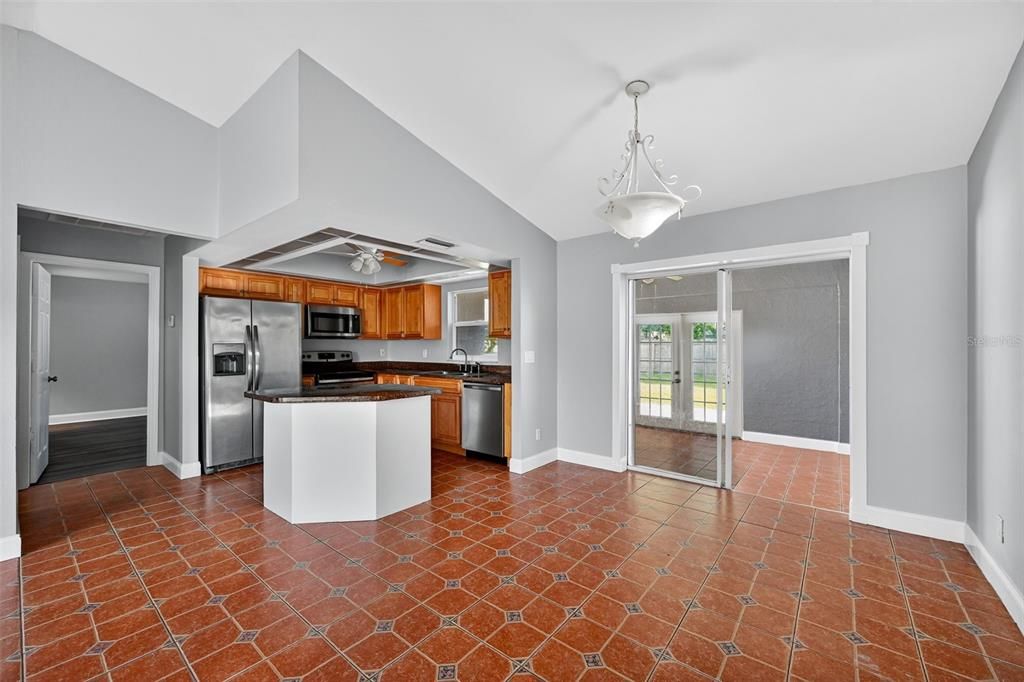 Active With Contract: $267,500 (3 beds, 2 baths, 1207 Square Feet)