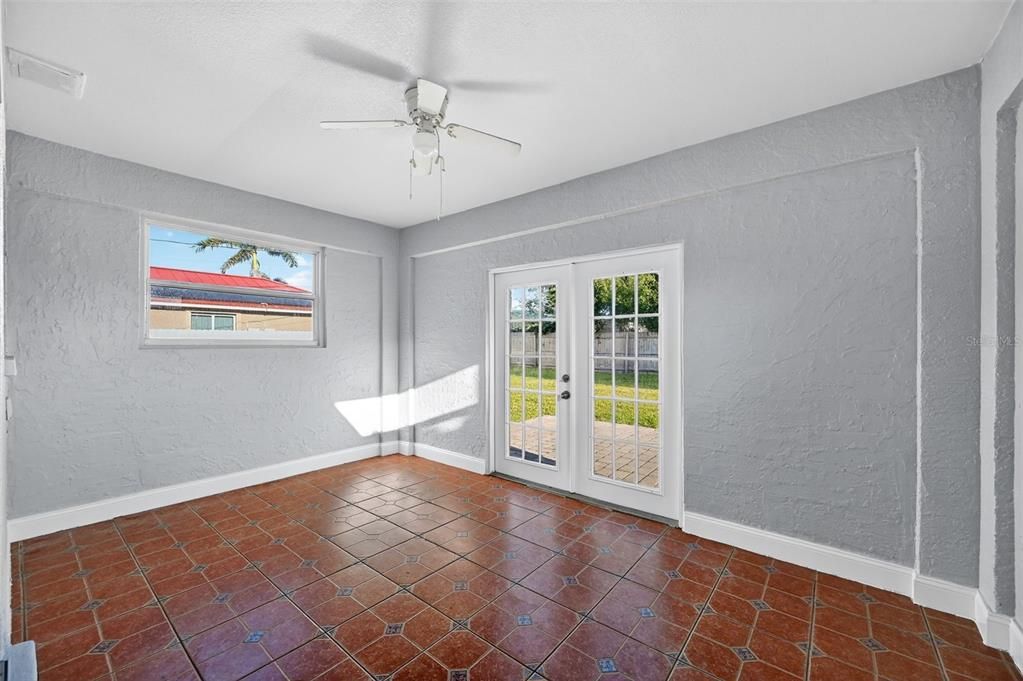 Active With Contract: $267,500 (3 beds, 2 baths, 1207 Square Feet)