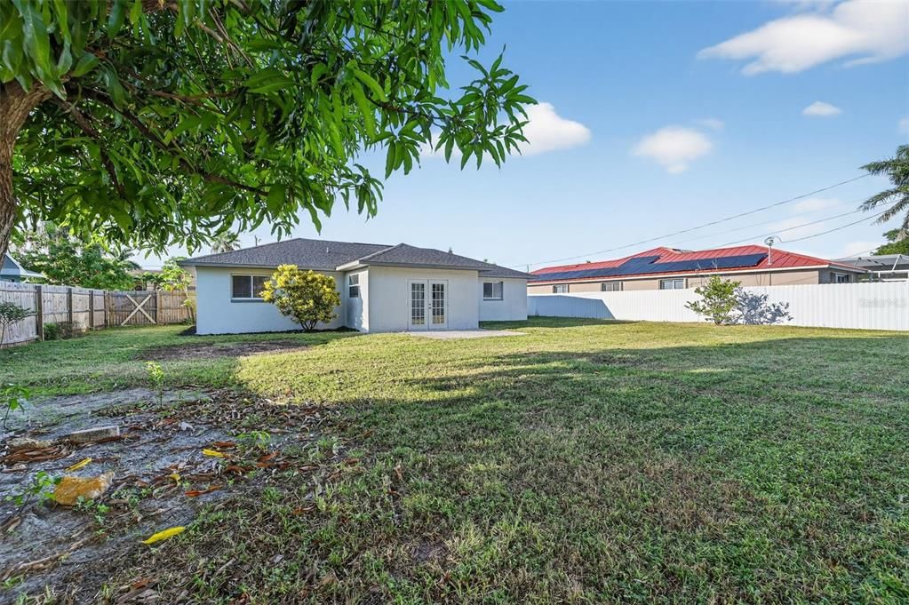 Active With Contract: $267,500 (3 beds, 2 baths, 1207 Square Feet)