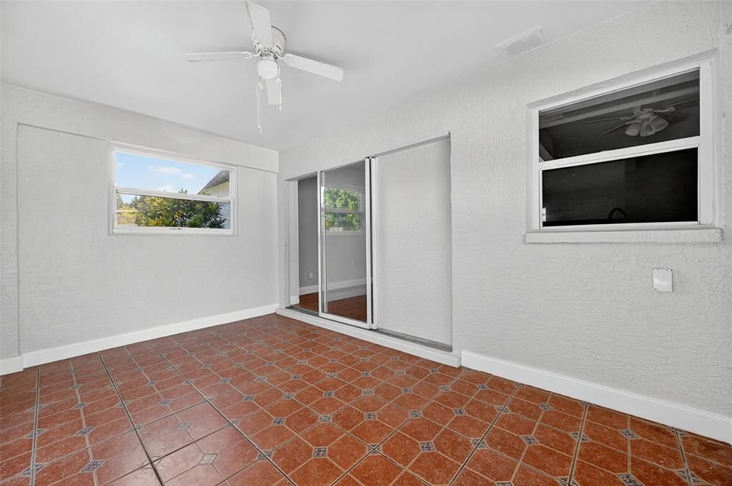 Active With Contract: $267,500 (3 beds, 2 baths, 1207 Square Feet)