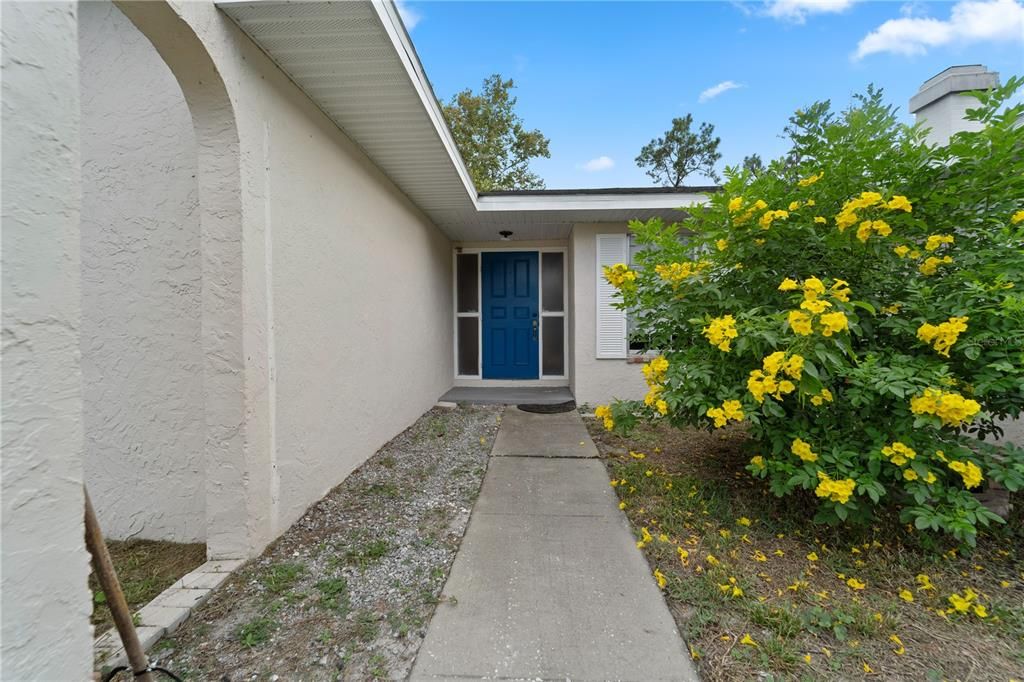 Activo con contrato: $489,000 (4 camas, 2 baños, 1671 Pies cuadrados)