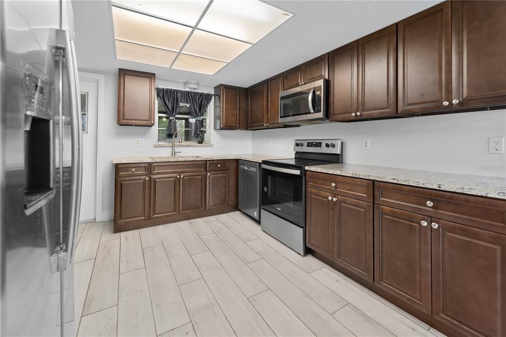 Activo con contrato: $489,000 (4 camas, 2 baños, 1671 Pies cuadrados)