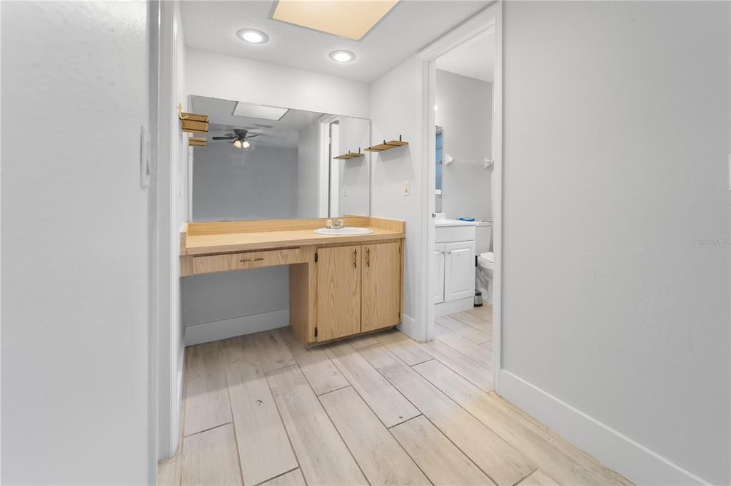 Activo con contrato: $489,000 (4 camas, 2 baños, 1671 Pies cuadrados)