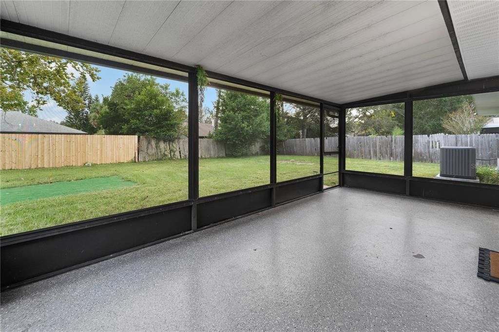 Activo con contrato: $489,000 (4 camas, 2 baños, 1671 Pies cuadrados)