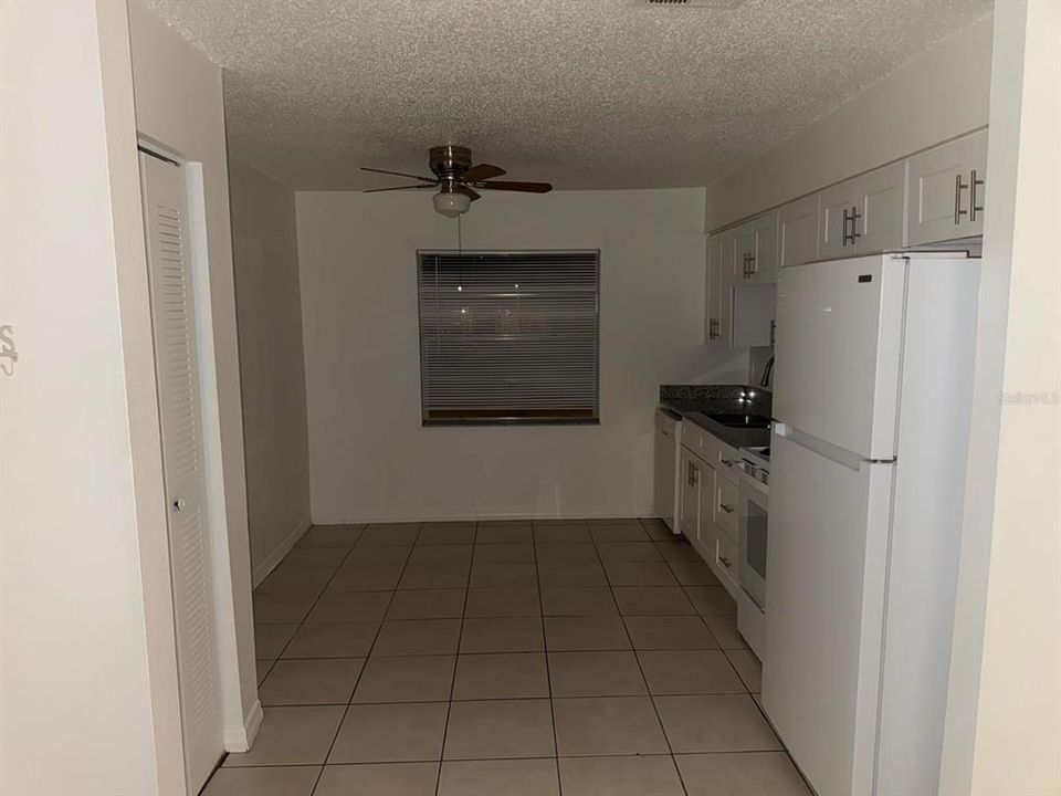 В аренду: $1,300 (2 спален, 1 ванн, 784 Квадратных фут)