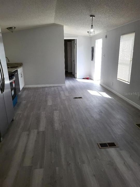 For Sale: $179,900 (3 beds, 2 baths, 988 Square Feet)