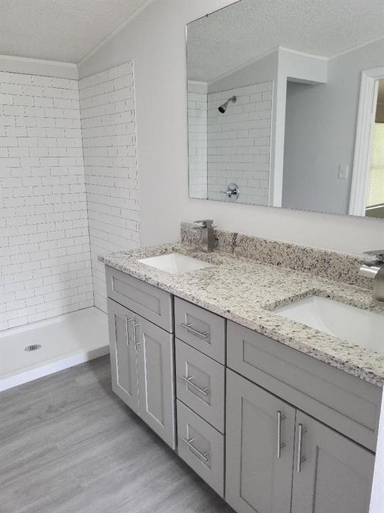 For Sale: $179,900 (3 beds, 2 baths, 988 Square Feet)