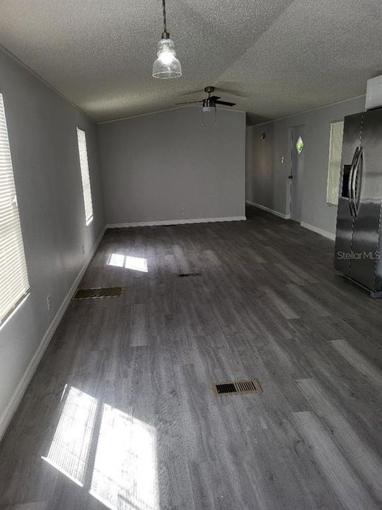 For Sale: $179,900 (3 beds, 2 baths, 988 Square Feet)