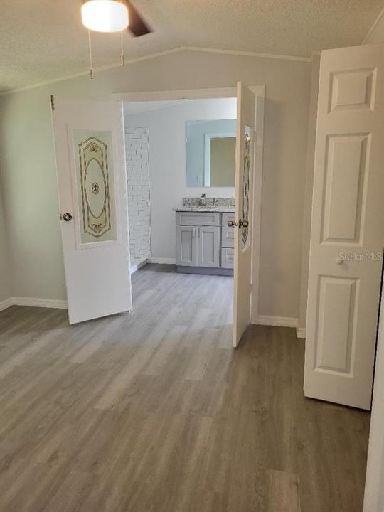 For Sale: $179,900 (3 beds, 2 baths, 988 Square Feet)