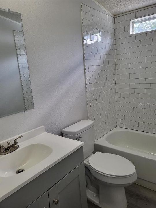 For Sale: $179,900 (3 beds, 2 baths, 988 Square Feet)