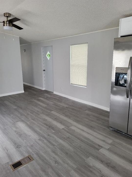 For Sale: $179,900 (3 beds, 2 baths, 988 Square Feet)