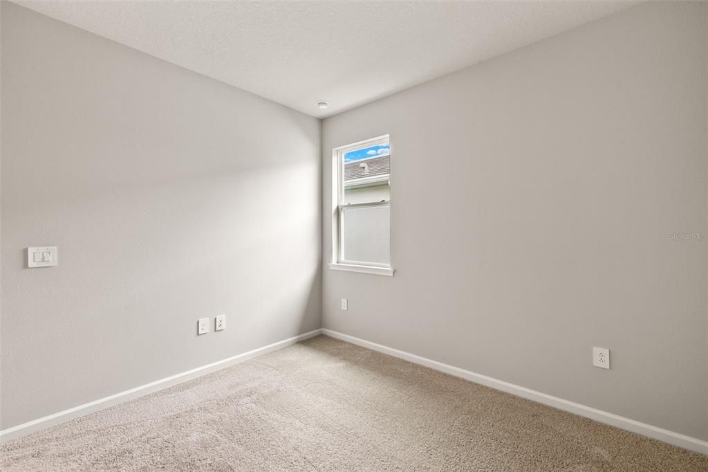 合同活跃: $408,000 (3 贝兹, 2 浴室, 1735 平方英尺)