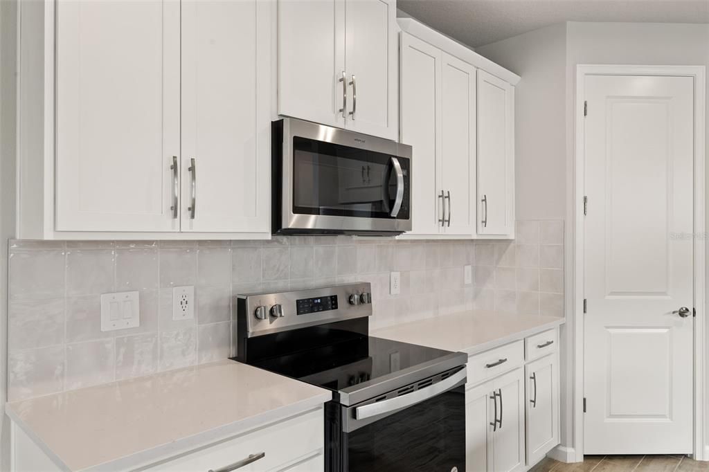 合同活跃: $408,000 (3 贝兹, 2 浴室, 1735 平方英尺)