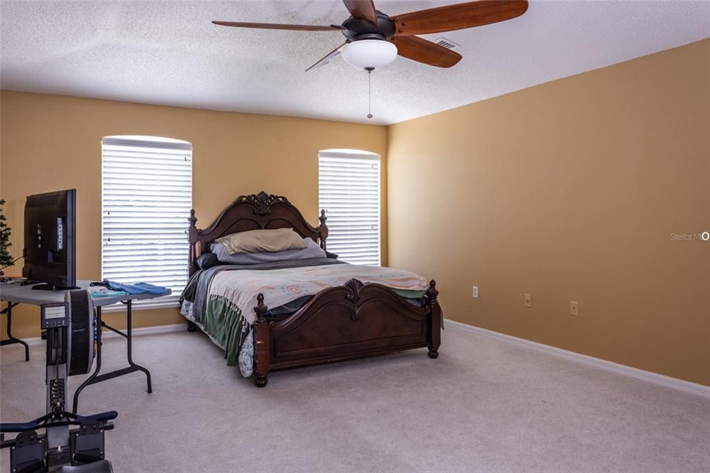 En Venta: $575,000 (6 camas, 4 baños, 3980 Pies cuadrados)