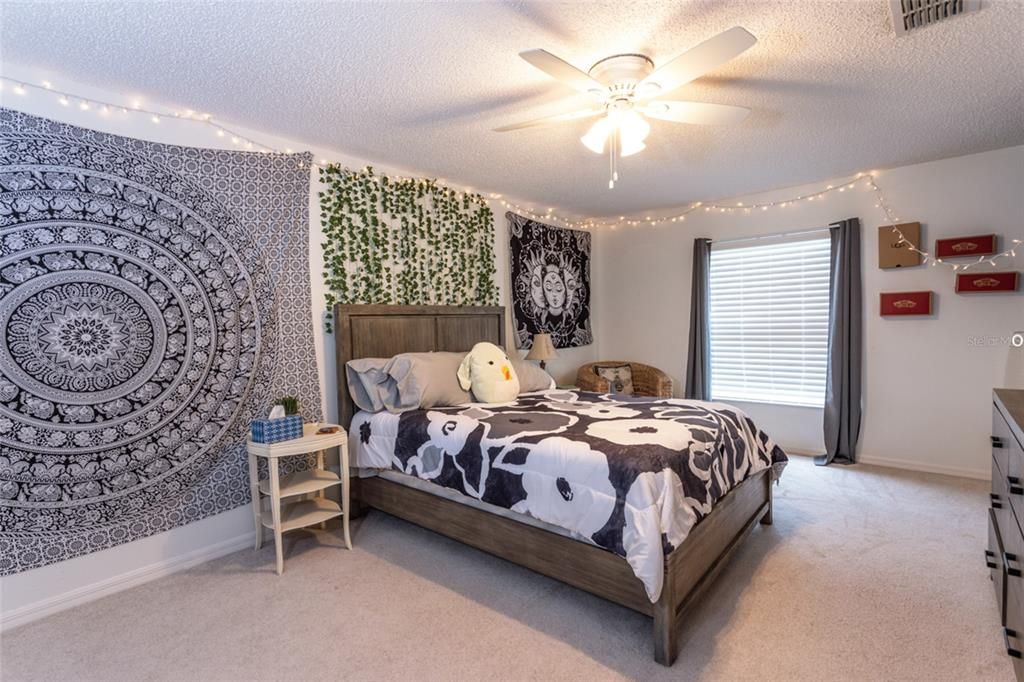 En Venta: $575,000 (6 camas, 4 baños, 3980 Pies cuadrados)