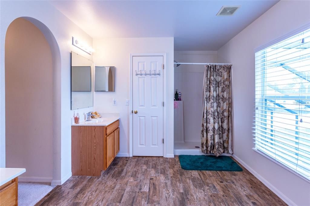 En Venta: $575,000 (6 camas, 4 baños, 3980 Pies cuadrados)