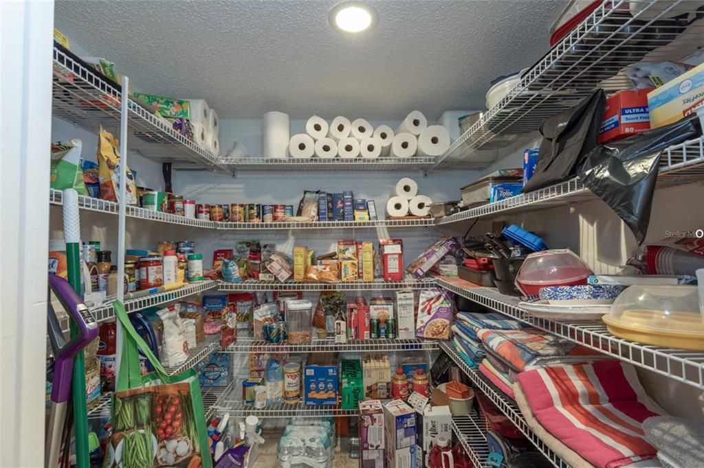 En Venta: $575,000 (6 camas, 4 baños, 3980 Pies cuadrados)