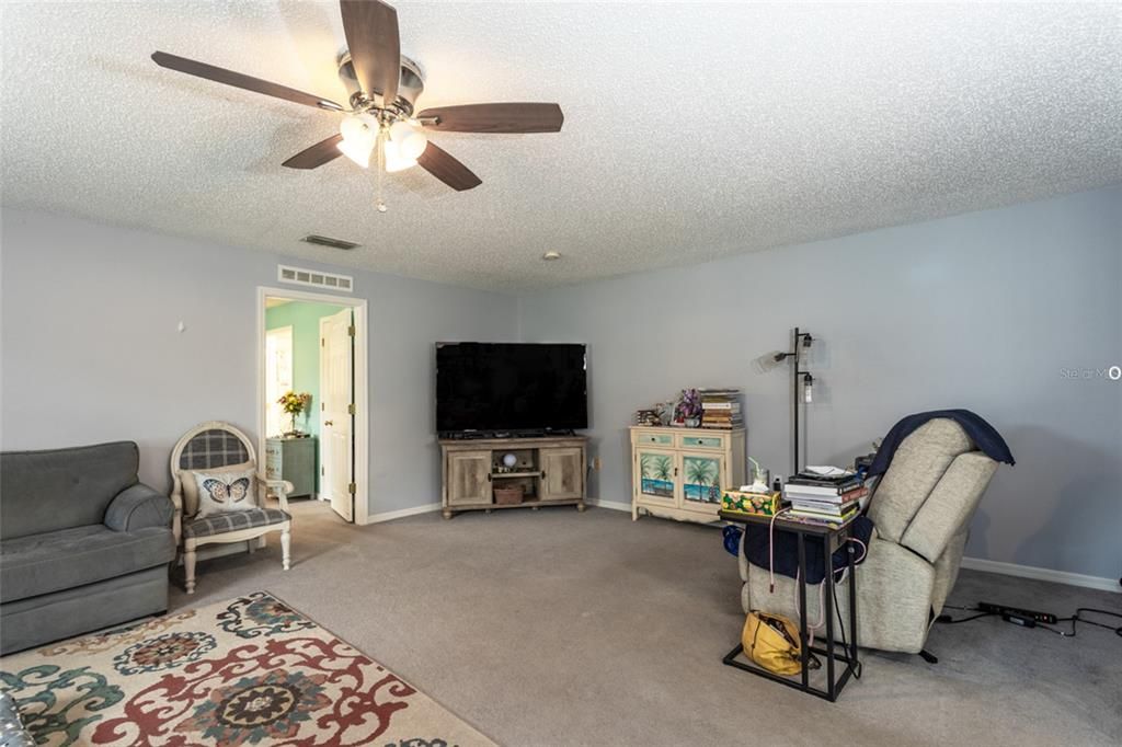 En Venta: $575,000 (6 camas, 4 baños, 3980 Pies cuadrados)