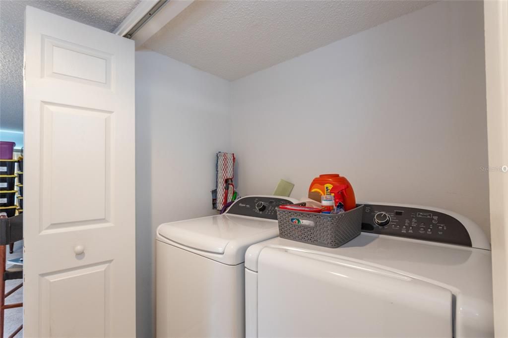 En Venta: $575,000 (6 camas, 4 baños, 3980 Pies cuadrados)