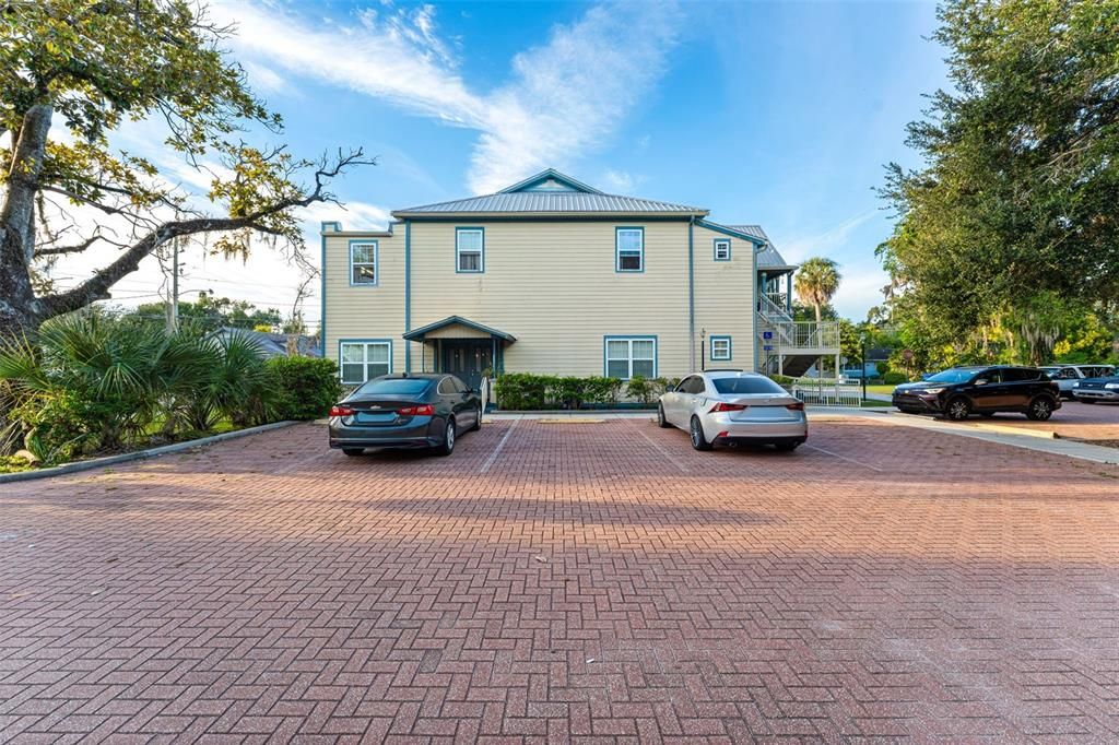 待售: $1,100,000 (9 贝兹, 0 浴室, 4685 平方英尺)