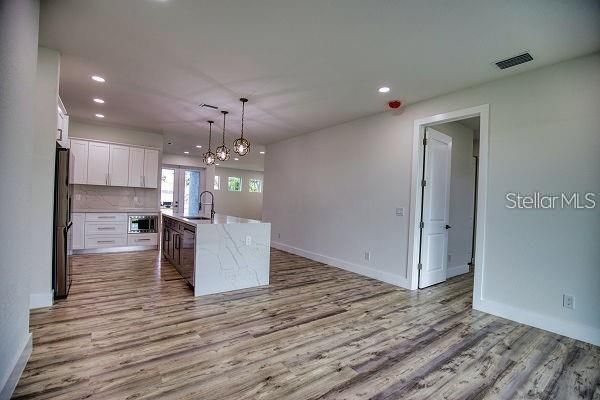 В аренду: $1,975 (3 спален, 2 ванн, 1864 Квадратных фут)