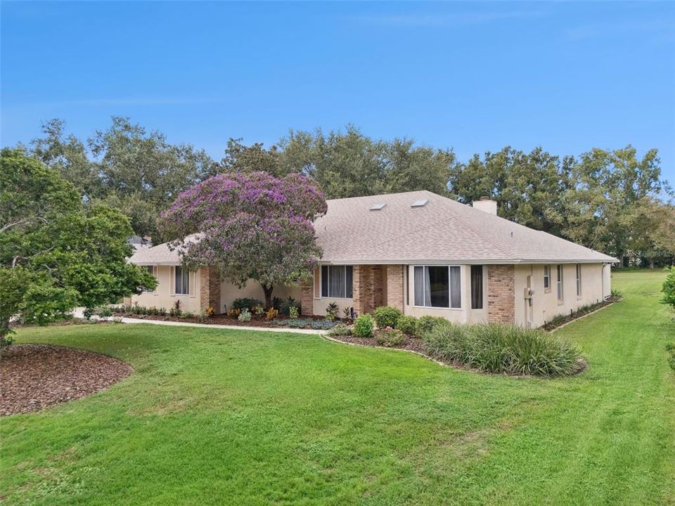 Недавно продано: $700,000 (4 спален, 3 ванн, 2605 Квадратных фут)