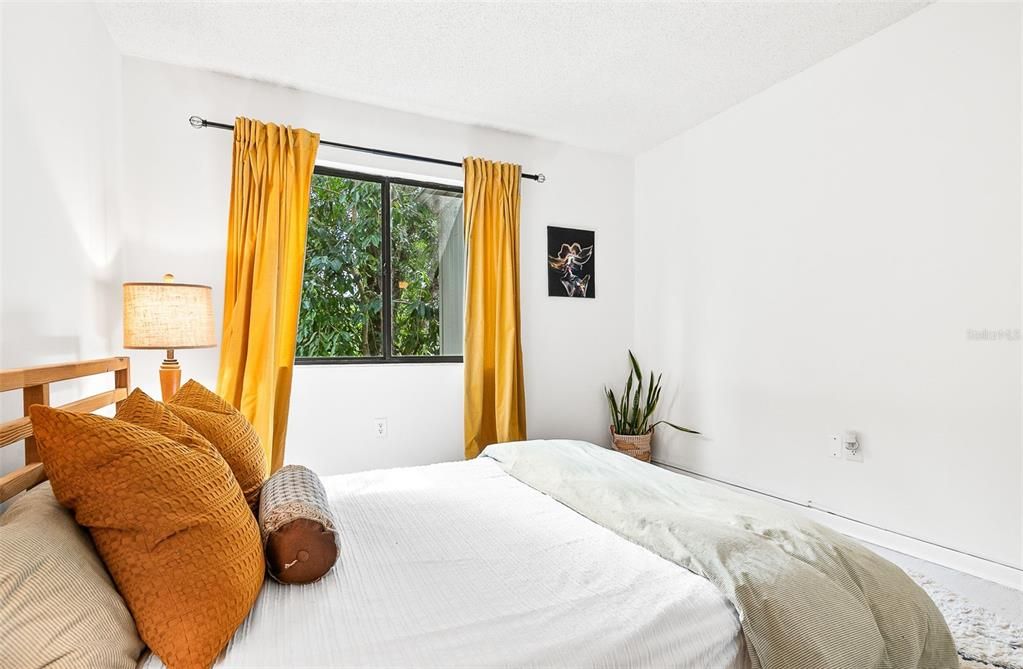 For Sale: $379,000 (2 beds, 2 baths, 1211 Square Feet)