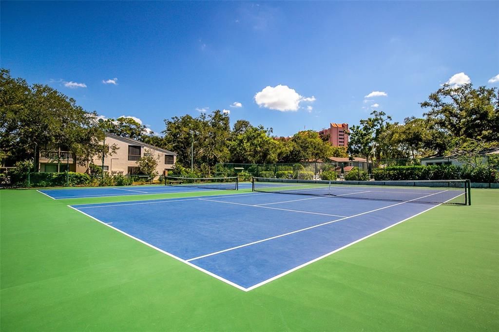 For Sale: $379,000 (2 beds, 2 baths, 1211 Square Feet)