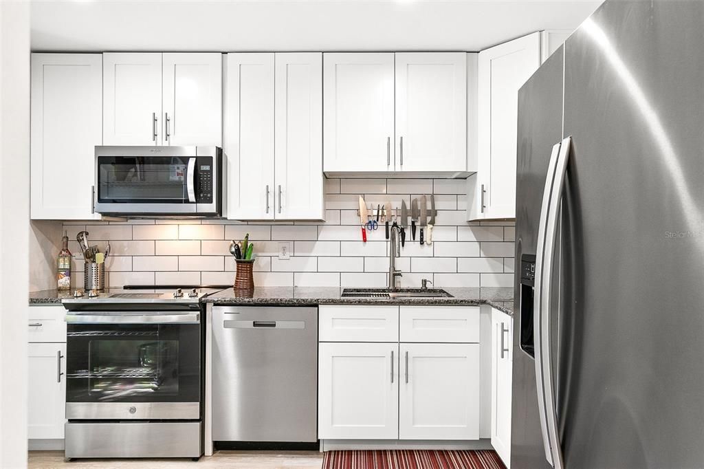 For Sale: $379,000 (2 beds, 2 baths, 1211 Square Feet)