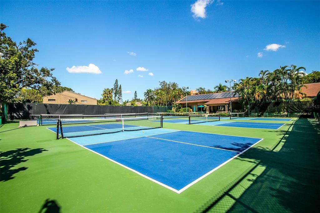 For Sale: $379,000 (2 beds, 2 baths, 1211 Square Feet)