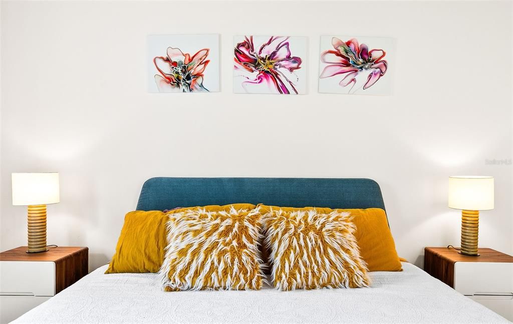 For Sale: $379,000 (2 beds, 2 baths, 1211 Square Feet)