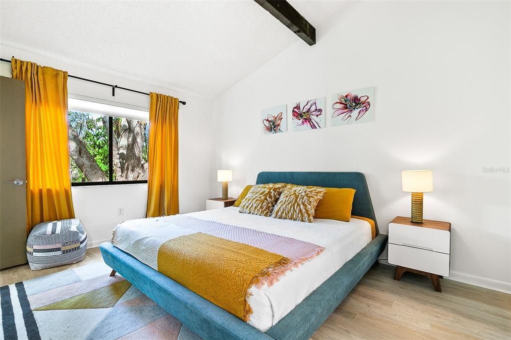 For Sale: $379,000 (2 beds, 2 baths, 1211 Square Feet)