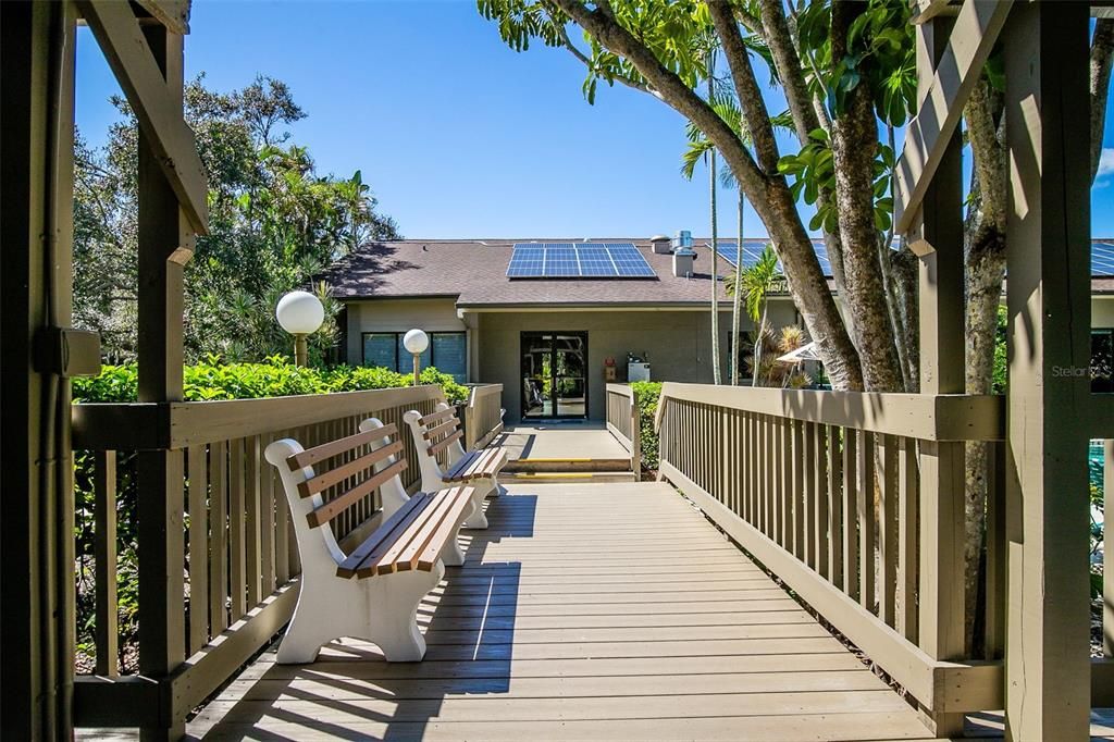 For Sale: $379,000 (2 beds, 2 baths, 1211 Square Feet)