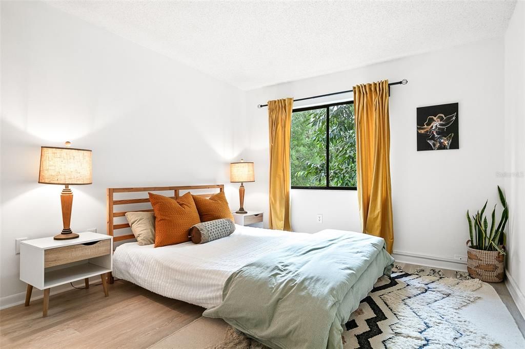 For Sale: $379,000 (2 beds, 2 baths, 1211 Square Feet)