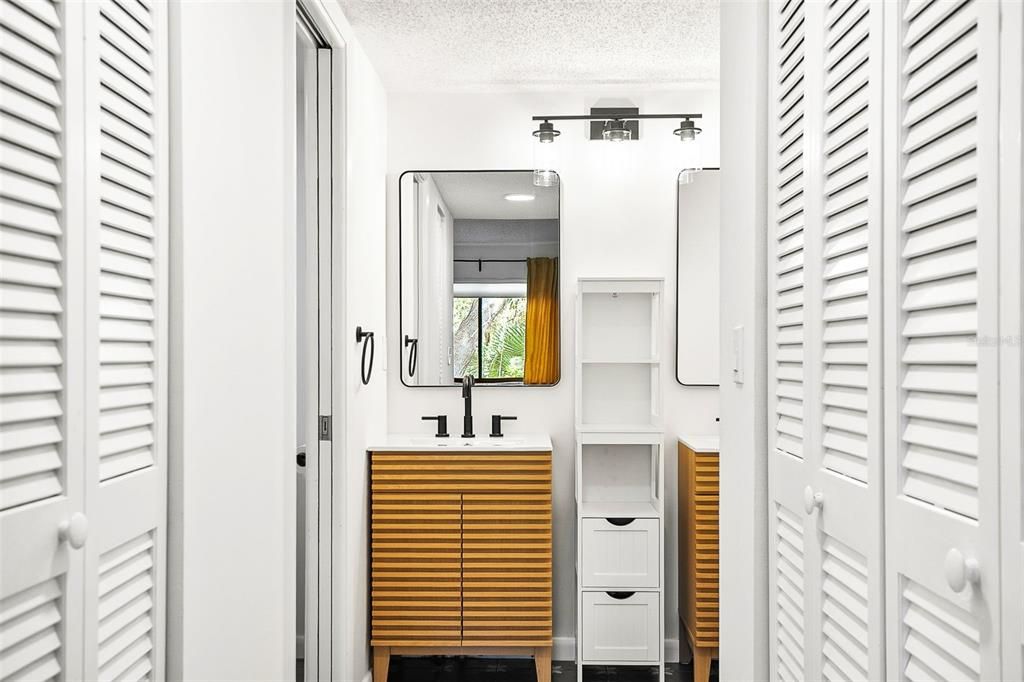 For Sale: $379,000 (2 beds, 2 baths, 1211 Square Feet)