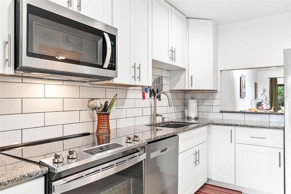 For Sale: $379,000 (2 beds, 2 baths, 1211 Square Feet)