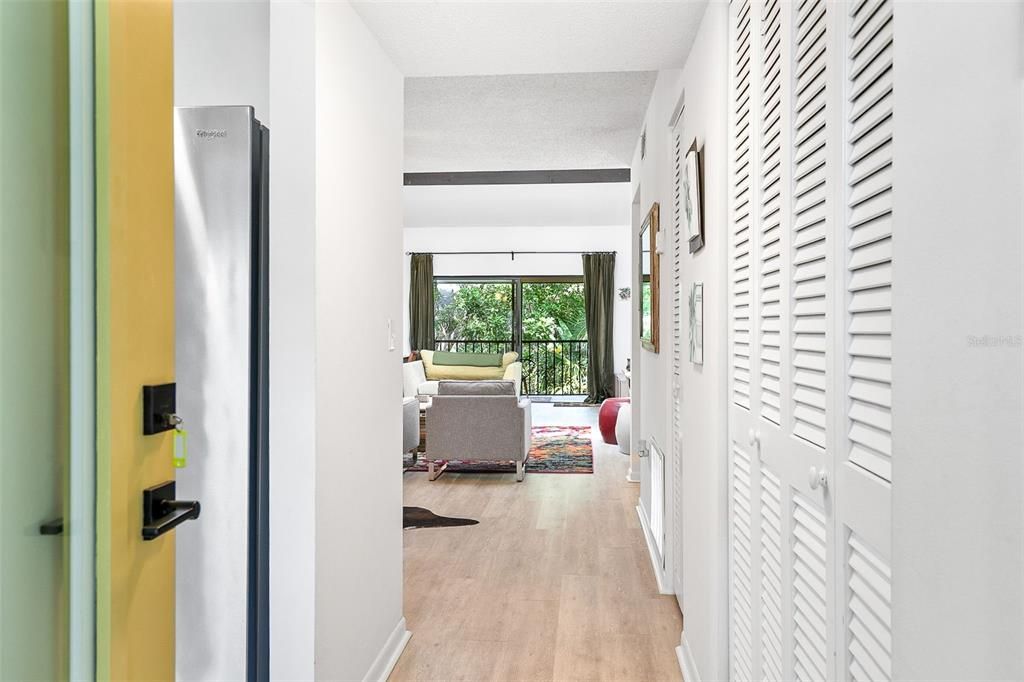 For Sale: $379,000 (2 beds, 2 baths, 1211 Square Feet)