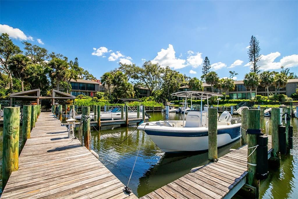 For Sale: $379,000 (2 beds, 2 baths, 1211 Square Feet)