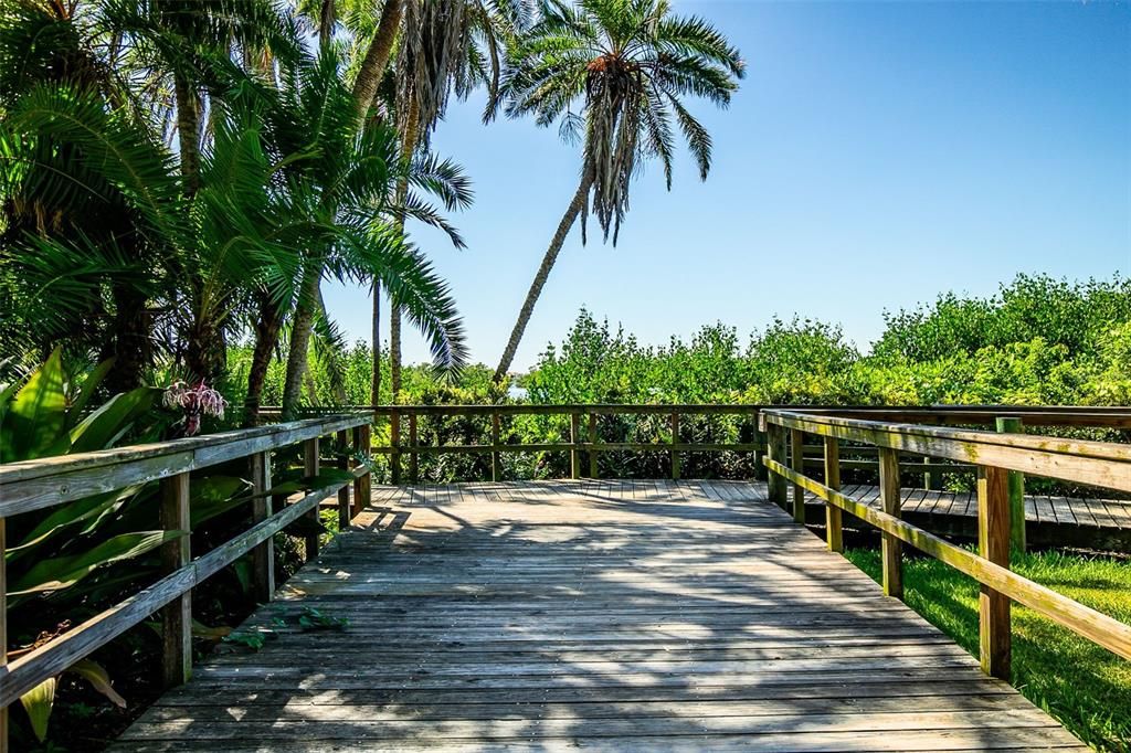 For Sale: $379,000 (2 beds, 2 baths, 1211 Square Feet)