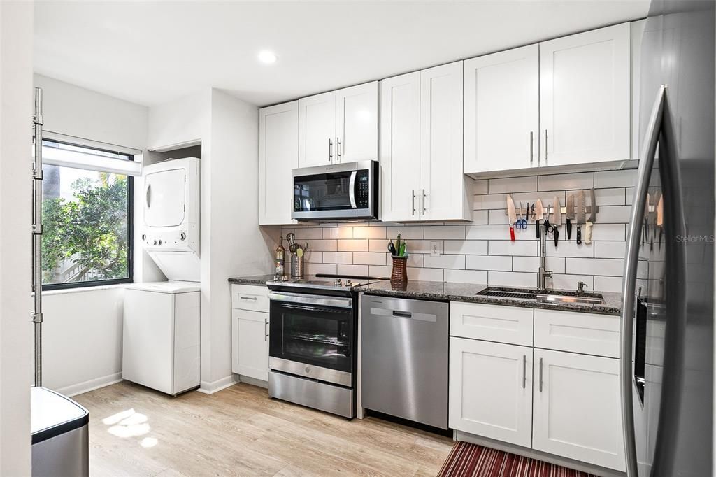 For Sale: $379,000 (2 beds, 2 baths, 1211 Square Feet)