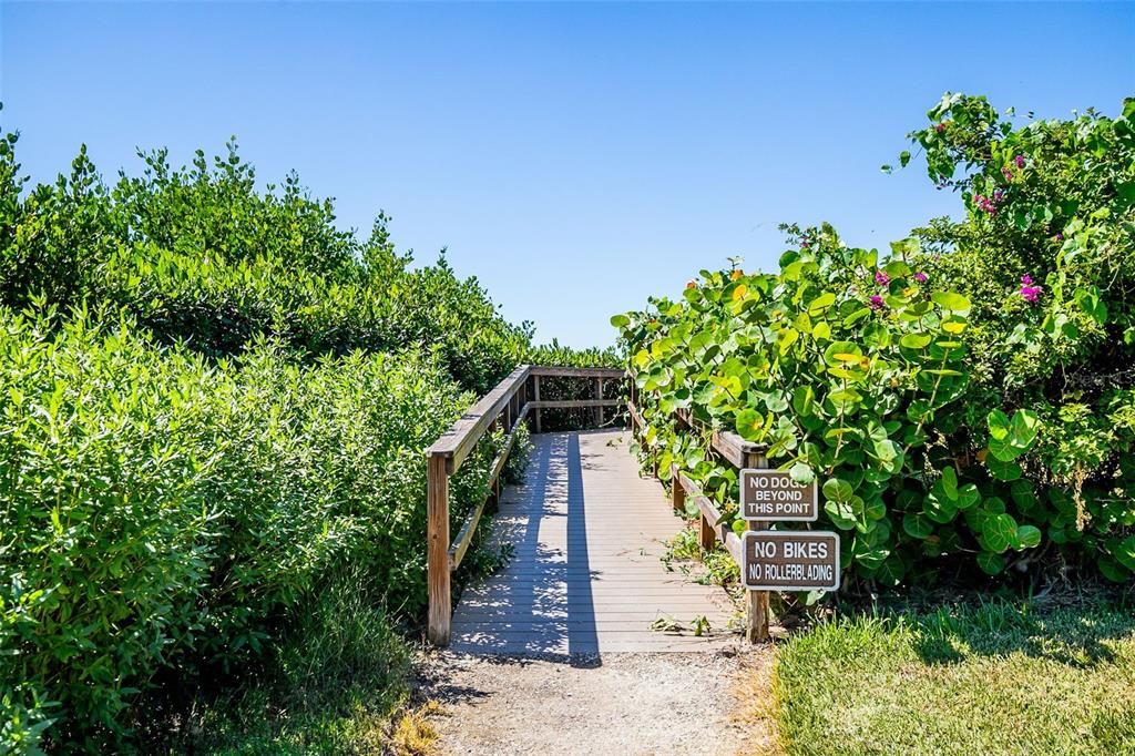 For Sale: $379,000 (2 beds, 2 baths, 1211 Square Feet)