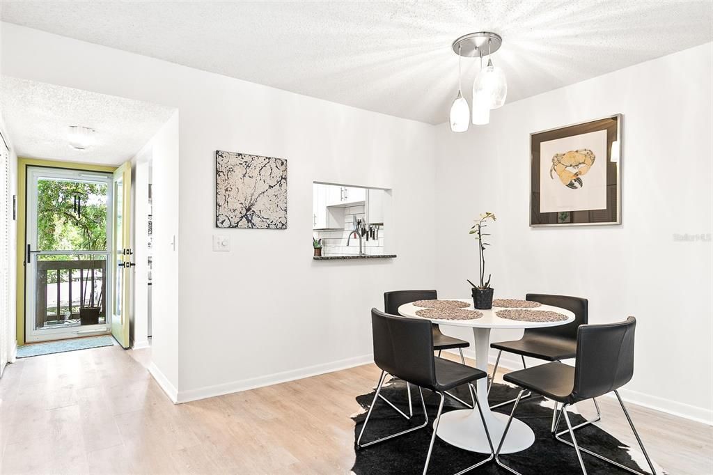 For Sale: $379,000 (2 beds, 2 baths, 1211 Square Feet)