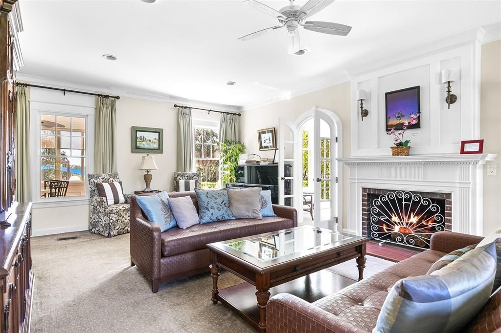 For Sale: $379,000 (2 beds, 2 baths, 1211 Square Feet)