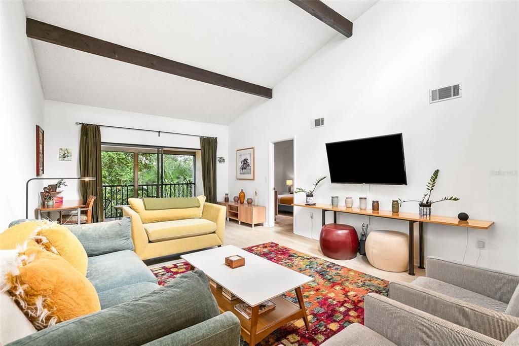 For Sale: $379,000 (2 beds, 2 baths, 1211 Square Feet)