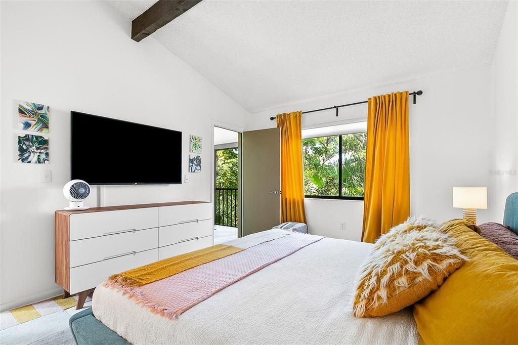 For Sale: $379,000 (2 beds, 2 baths, 1211 Square Feet)